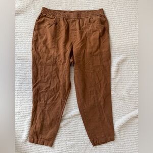 Old Navy women's Tan Cargo ankle Pants